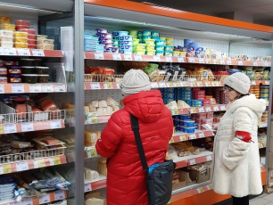 Таркосалинские единороссы проверили весы в городских магазинах