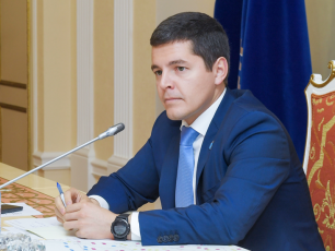 Дмитрий Артюхов провёл совещание по развитию дорожной сети Ямала