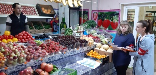 Общественники проверили качество овощей и фруктов в районном центре 