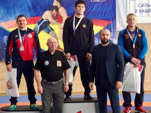 Пуровские борцы в числе призеров всероссийских соревнований